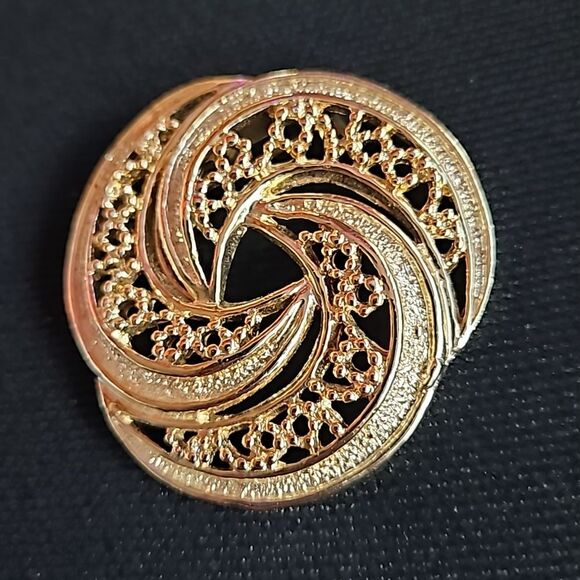 Vintage Whimsical Openwork Gold Knot Pin Brooch by Gerry's Creations - Picture 3 of 7